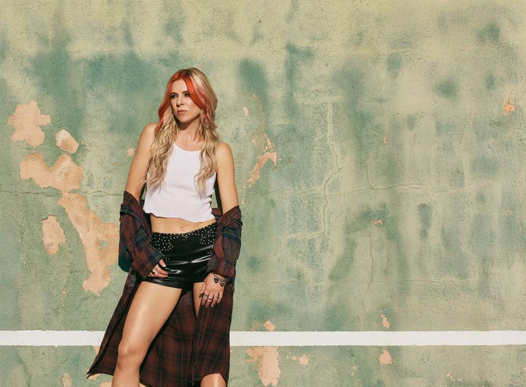 Taylor acorn share new & video